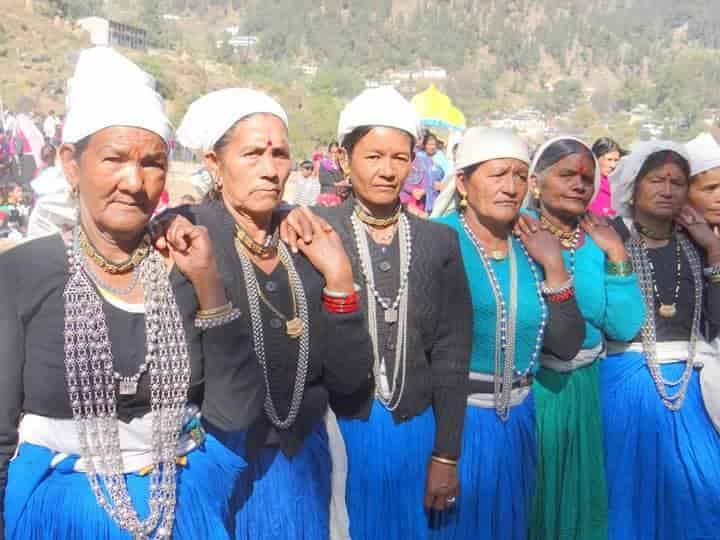 kumaoni-women-in-traditional-dress